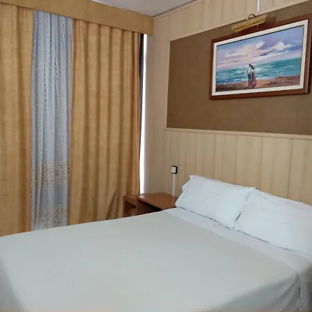 招待所 维那西亚y蒙特卡洛旅馆 2*